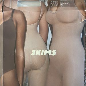 SKIMS Sculpting bodysuit brief w/snaps
